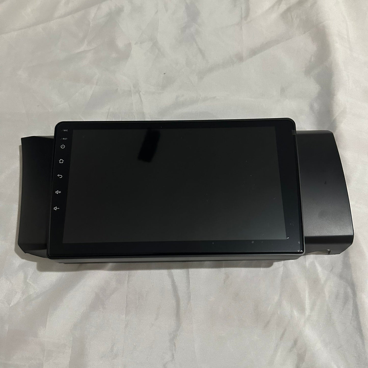 Luminous 9” QLED CarPlay & Android Auto Headunit