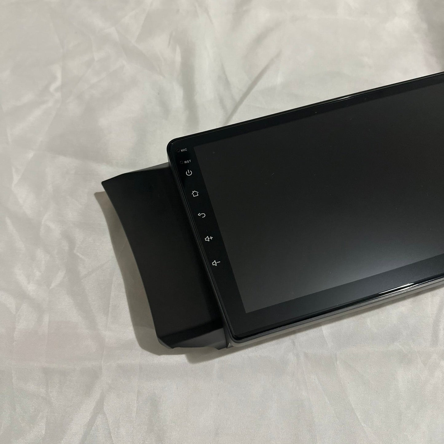 Luminous 9” QLED CarPlay & Android Auto Headunit