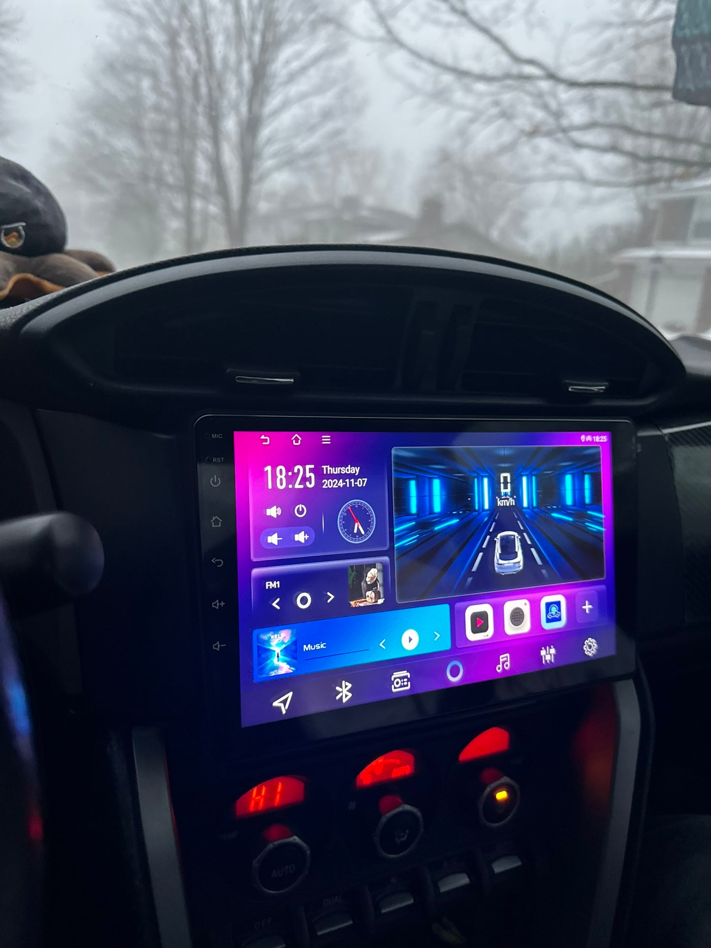 Luminous 9” QLED CarPlay & Android Auto Headunit